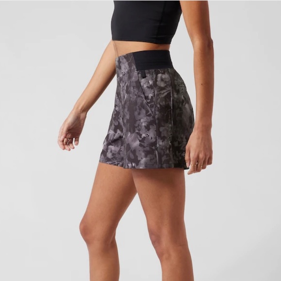 Athleta Brooklyn Printed Shorts New - Picture 2 of 9